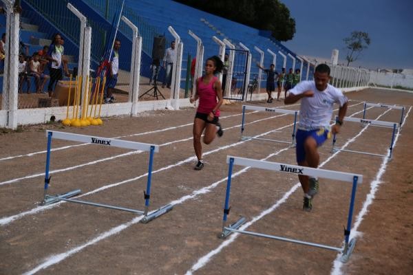 Celso Kozak pede pista de atletismo para a Zona Leste
