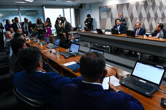 CCJ vota propostas de apoio a mulheres, idosos e crianças