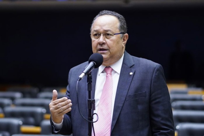 Projeto aumenta pena para veterinário que pratica maus-tratos