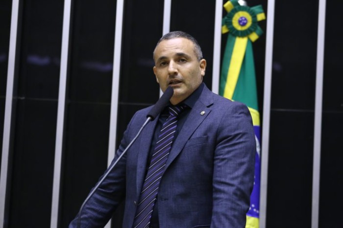 Assassinato de professora em SP gera debate sobre maioridade penal e atenção à saúde mental