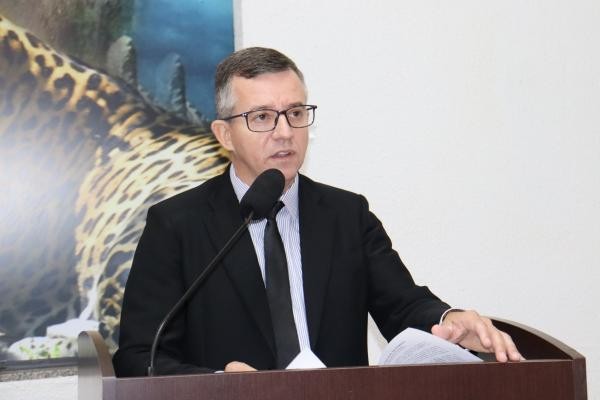 Vereador pede piso de polipropileno para a quadra de esportes da Praça do Carolina