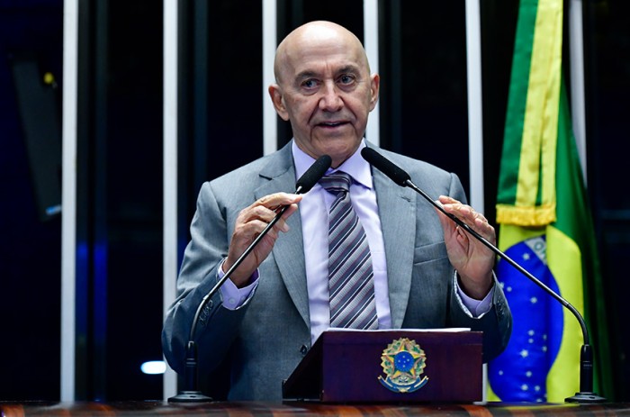 Confúcio Moura defende profissionalização do ensino médio