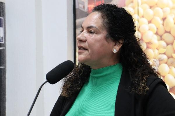 Jane pede cumprimento de lei que divulga lista de espera dos pacientes por consultas e procedimentos médicos em Sorriso