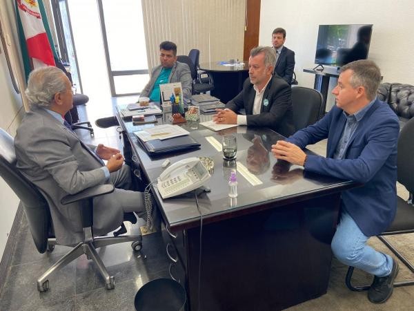 Professor Gilberto solicita emenda parlamentar para a construção de um Cemeis no Mario Raiter