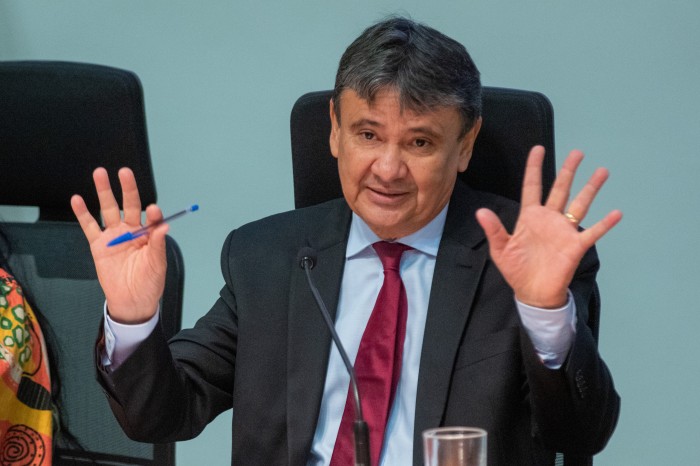 Ministro anuncia R$ 400 milhões para busca ativa do CadÚnico