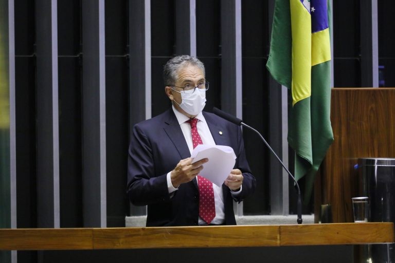 Projeto cria subsídio mensal para família de baixa renda comprar gás de cozinha
