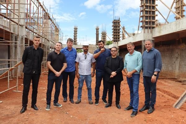 Diogo Kriguer e comitiva visitam obras da Escola Técnica de Sorriso que devem ser concluídas neste ano