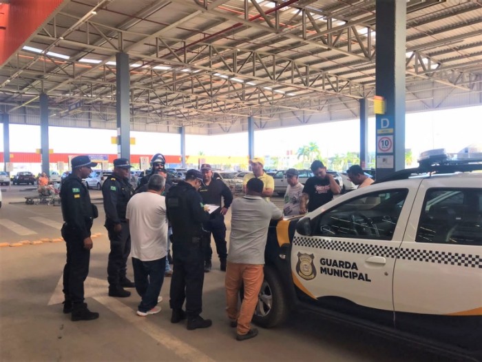 Fiscalização notifica mais de 10 motoristas de aplicativo por exercer atividade de maneira irregular