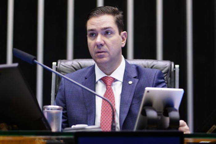 Projeto muda lei para deixar claro que ato sexual sem consentimento livremente expresso é estupro