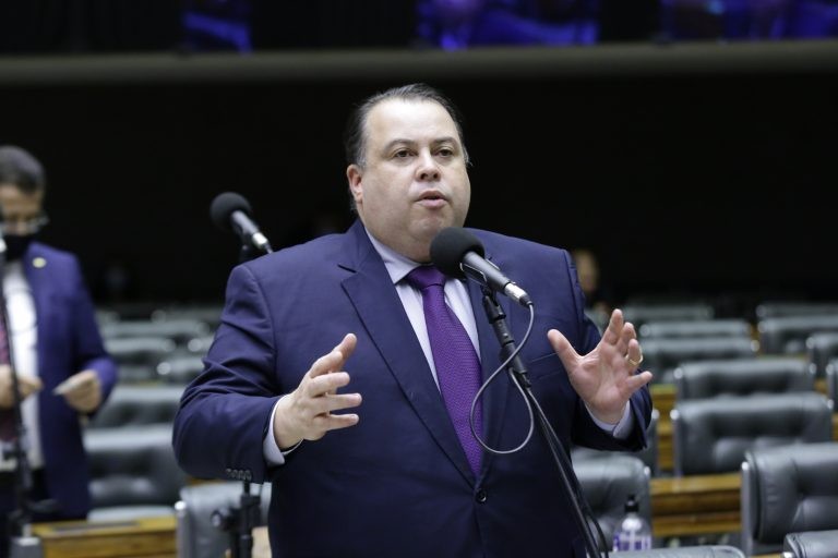 Comissão rejeita projeto que inclui atleta autônomo em competição esportiva profissional