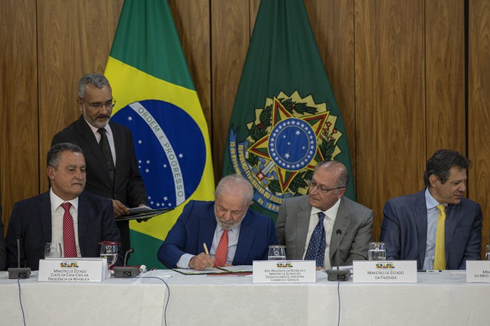 Lula: governo finaliza lista de obras prioritárias dos estados