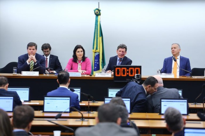 Grupo da Reforma Tributária ouve representantes de transportes, saúde e educação nesta semana