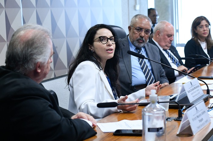 Debatedores criticam terceirização da atividade-fim e defendem Estatuto do Trabalho