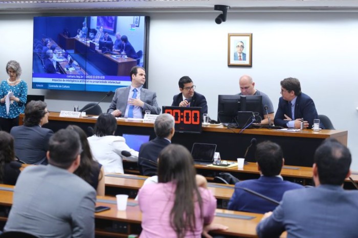 Obras produzidas no ChatGPT não são protegidas por direitos autorais, esclarecem especialistas