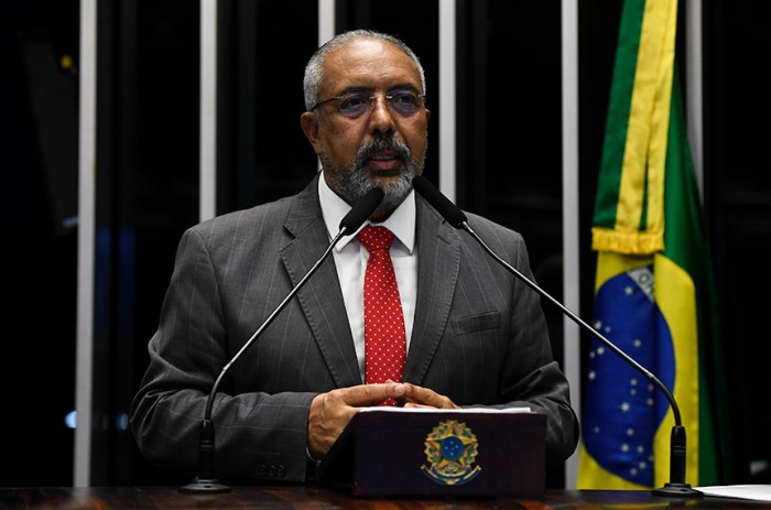 Paim registra instalação da Frente Parlamentar Mista Antirracismo