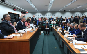 Audiência com o ministro da Justiça na Comissão de Segurança Pública termina em tumulto