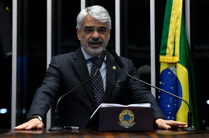 Humberto destaca governo Lula e aponta avanços na área social