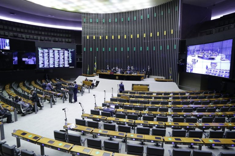 Aprovada urgência para projeto que prioriza vaga de emprego no Sine para vítima de violência doméstica