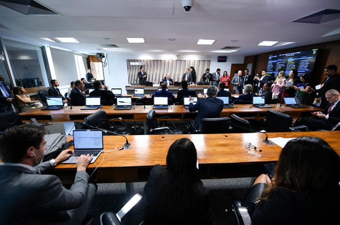 Comissão vai debater coleta de DNA de condenados por crime doloso