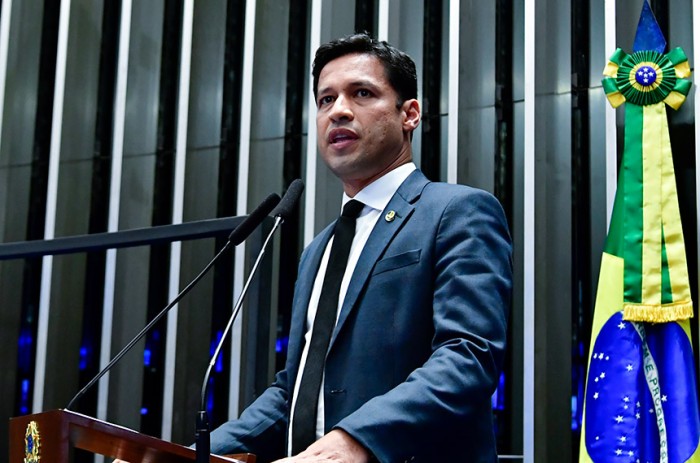 Rodrigo Cunha defende medidas nas redes sociais para conter violência nas escolas