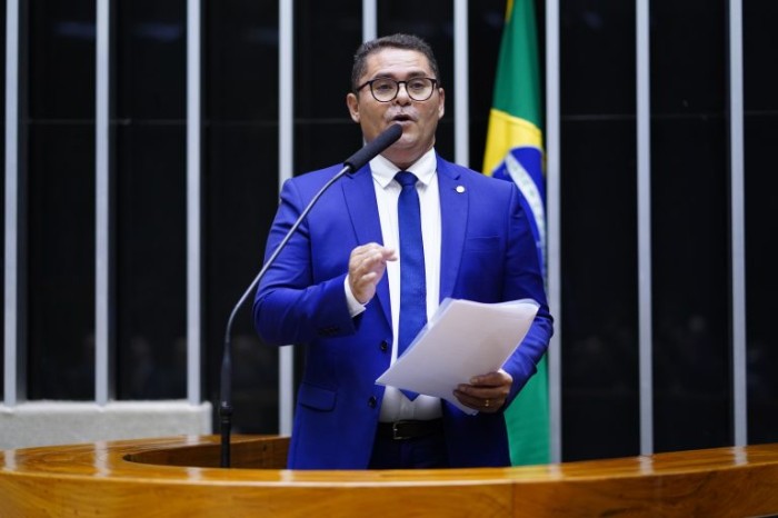 Projeto limita licenciamento de militar reintegrado durante tratamento de saúde