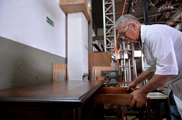 Destruída na invasão de 8 de janeiro, mesa da época do Império é restaurada