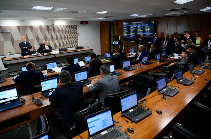 CCJ debate novas regras para posse de armas