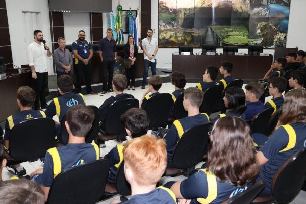 Estudantes conhecem funcionamento do Legislativo de Sorriso