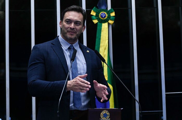 Styvenson destaca casos de câncer entre jovens