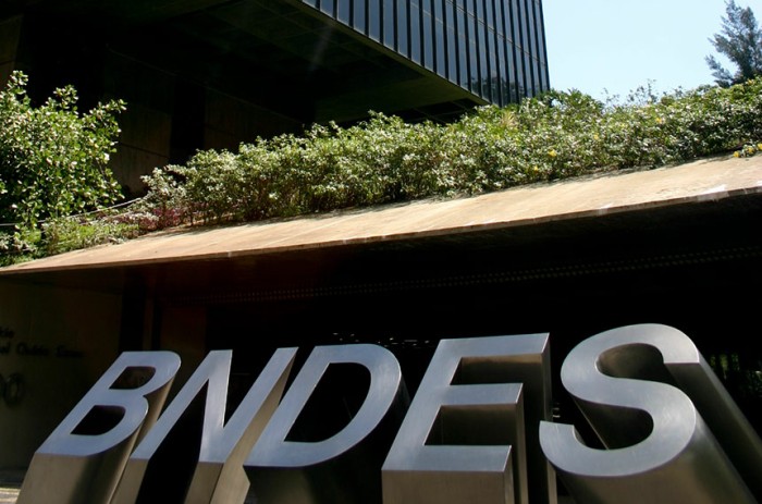 CAE debate empréstimos internacionais com representante do BNDES