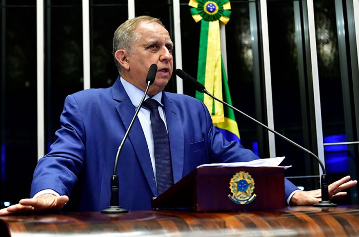 Izalci defende indenização aos servidores comissionados dos Três Poderes