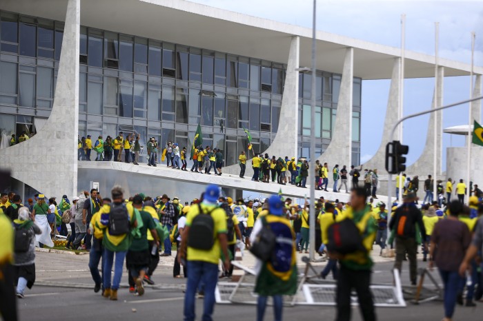 STF inicia julgamento de denúncias contra envolvidos em atos golpistas