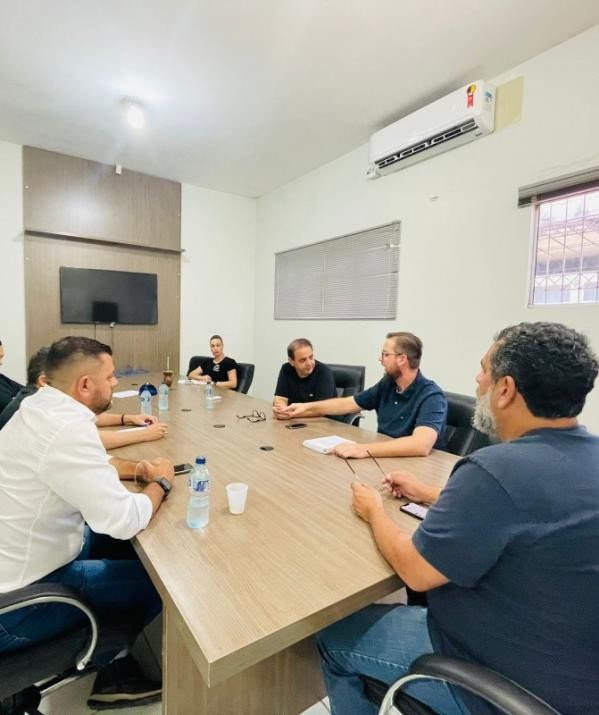 Parlamentares debatem projeto de lei que trata da castração de cães e gatos em Sorriso