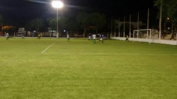Vereador pede cobertura das arquibancadas do campo de futebol do São Domingos