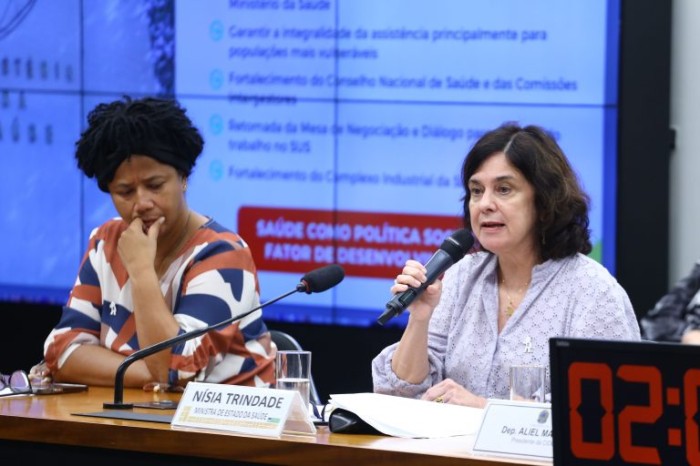 Ministra da Saúde defende fortalecimento do SUS como prioridade da pasta