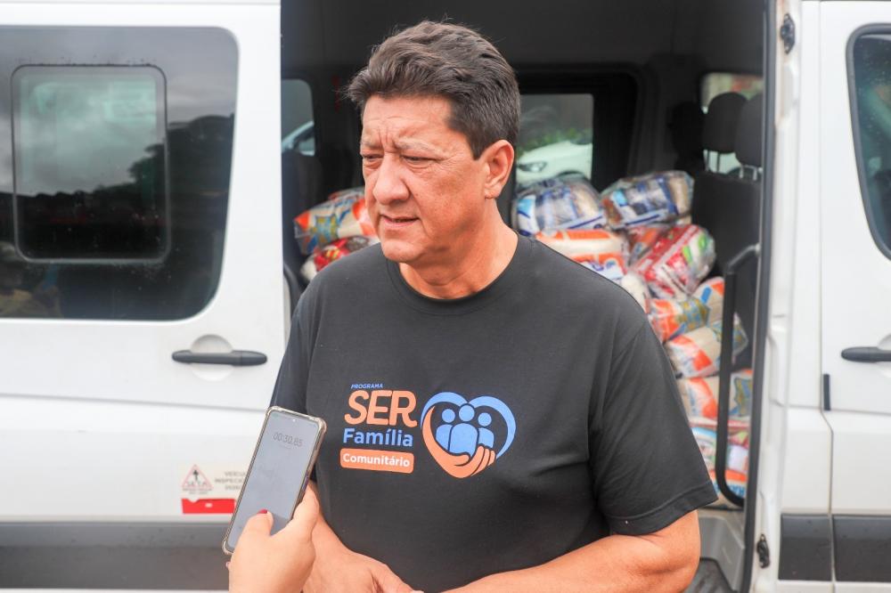 Famílias de Várzea Grande recebem cestas básicas e kits de limpeza