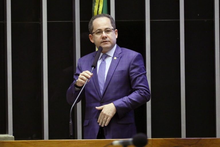 Comissão de Transportes aprova circulação de carro-forte em via exclusiva