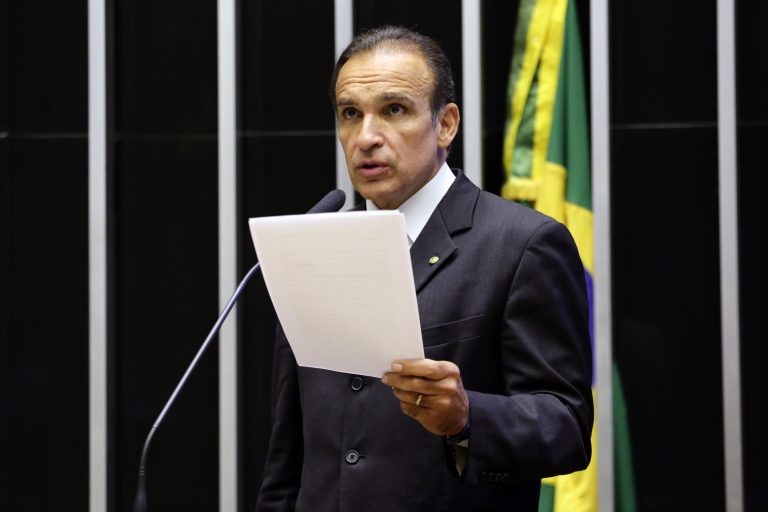 Comissão aprova emissão de CNH para quem tiver cometido infração gravíssima, se esta for administrativa