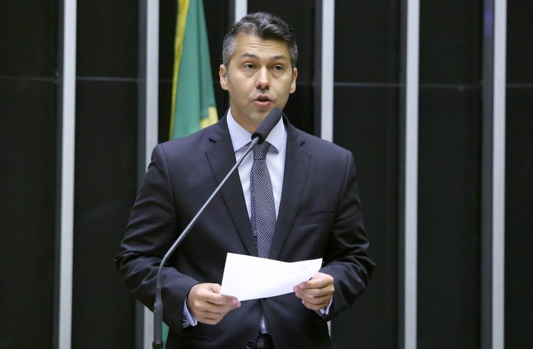 Projeto garante isenção de pedágio em rodovias para veículos elétricos