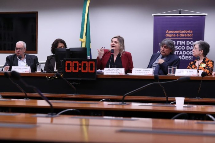 Sindicatos criticam incidência de contribuição de inativos sobre valores acima do mínimo