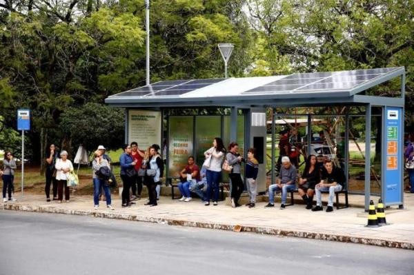 Vereador solicita iluminação e tomadas nos pontos de ônibus