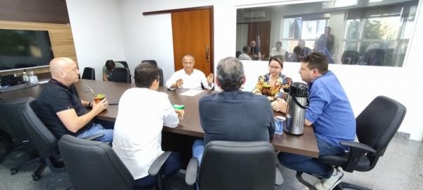 Vereador anuncia isenção de taxa de alvará para construção e doação de cargas de terra pelo Poder Executivo