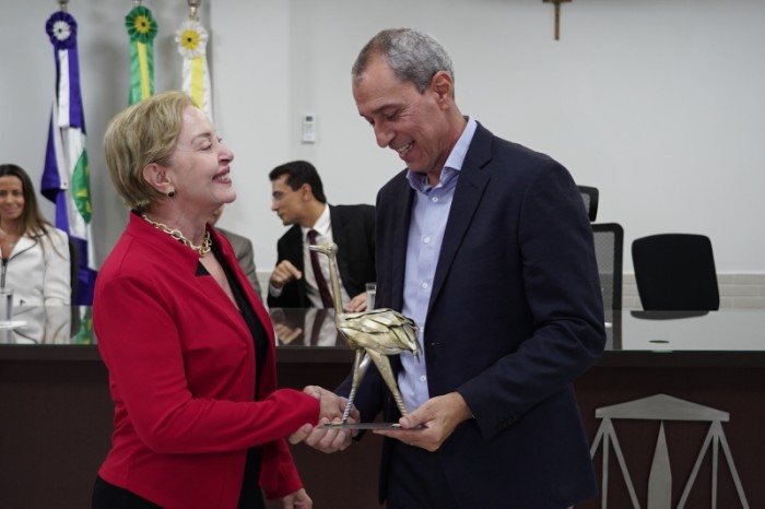 Homenagens e visitas marcam agenda do Executivo com o Poder Judiciário