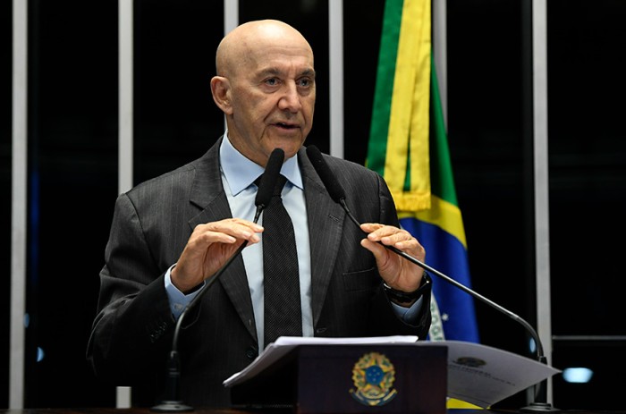 Confúcio Moura defende parceria para combater a violência nas escolas