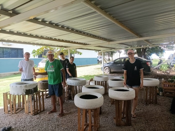 Projeto incentiva cultivo de horta medicinal no Cras