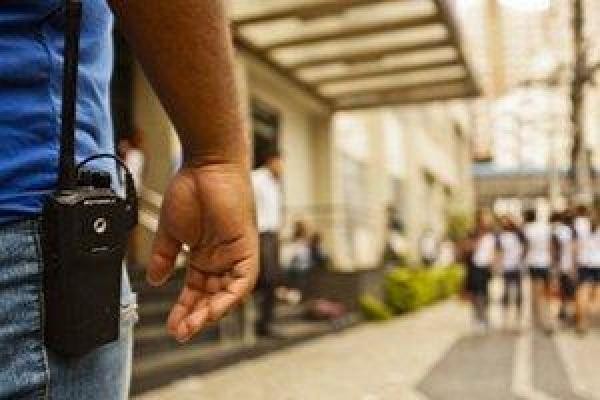 Presidente sugere criação de cargo de agente de segurança escolar