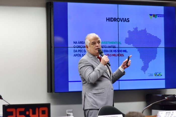 Ministro detalha programa que prevê passagem aérea a R$ 200