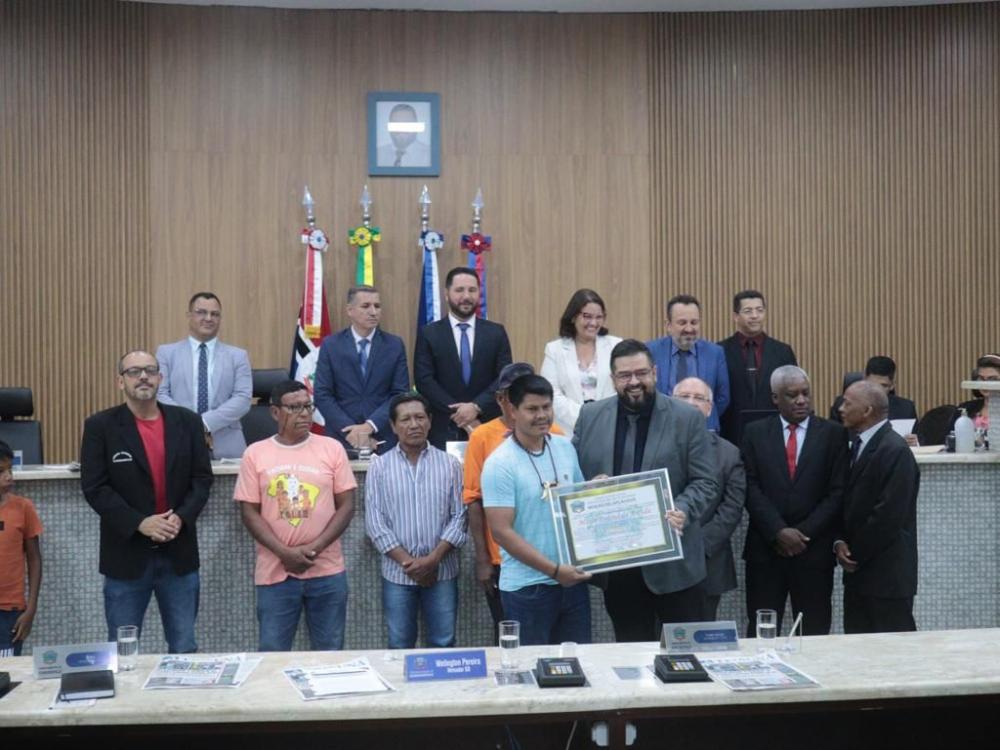 Júnior Mendonça homenageia comunidade indígena