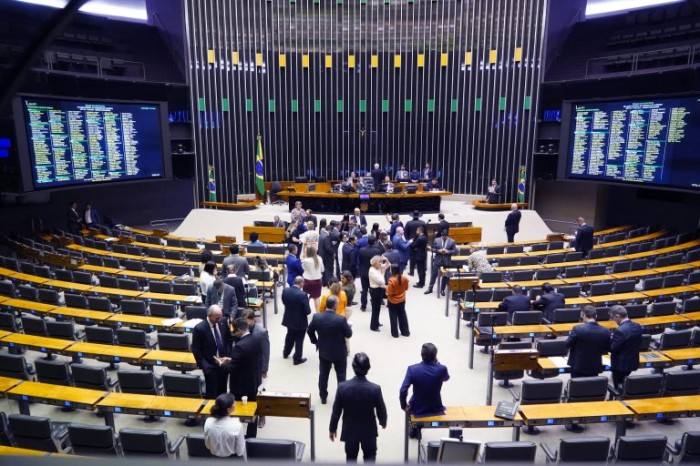 Câmara dos Deputados aprova texto-base de MP que altera o Código de Trânsito; acompanhe