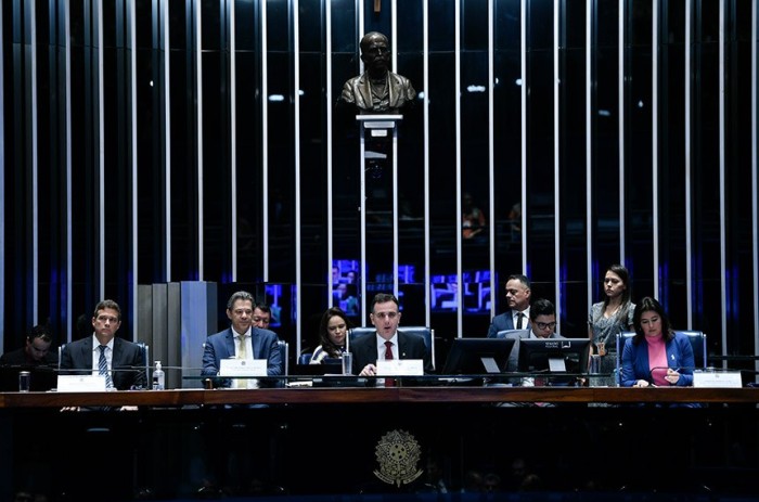 Juros: senadores reforçam compromisso com regra fiscal e reforma tributária